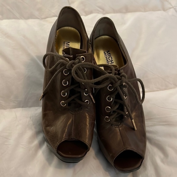 Michael Kors, leather high heel shoes, olive color, peep toes